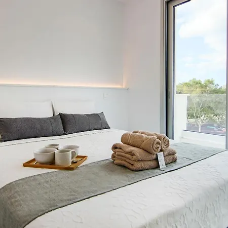 Phaedrus Living - Seaside Executive Flat Harbour 204 *