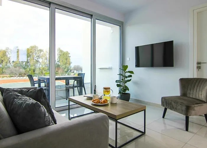 Phaedrus Living - Seaside Executive Flat Harbour 204 Apartmán Paphos