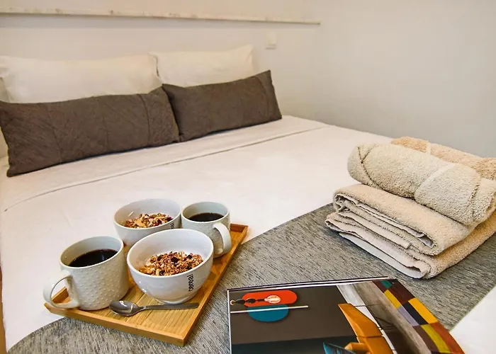 Phaedrus Living - Seaside Executive Flat Harbour 204