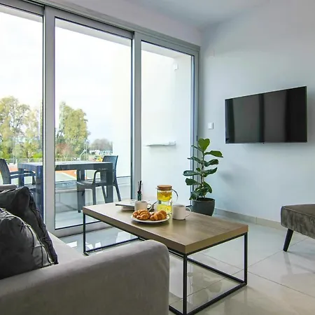 Phaedrus Living - Seaside Executive Flat Harbour 204 Daire Pafos