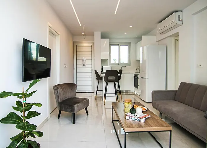 Phaedrus Living - Seaside Executive Flat Harbour 204 パ フォス